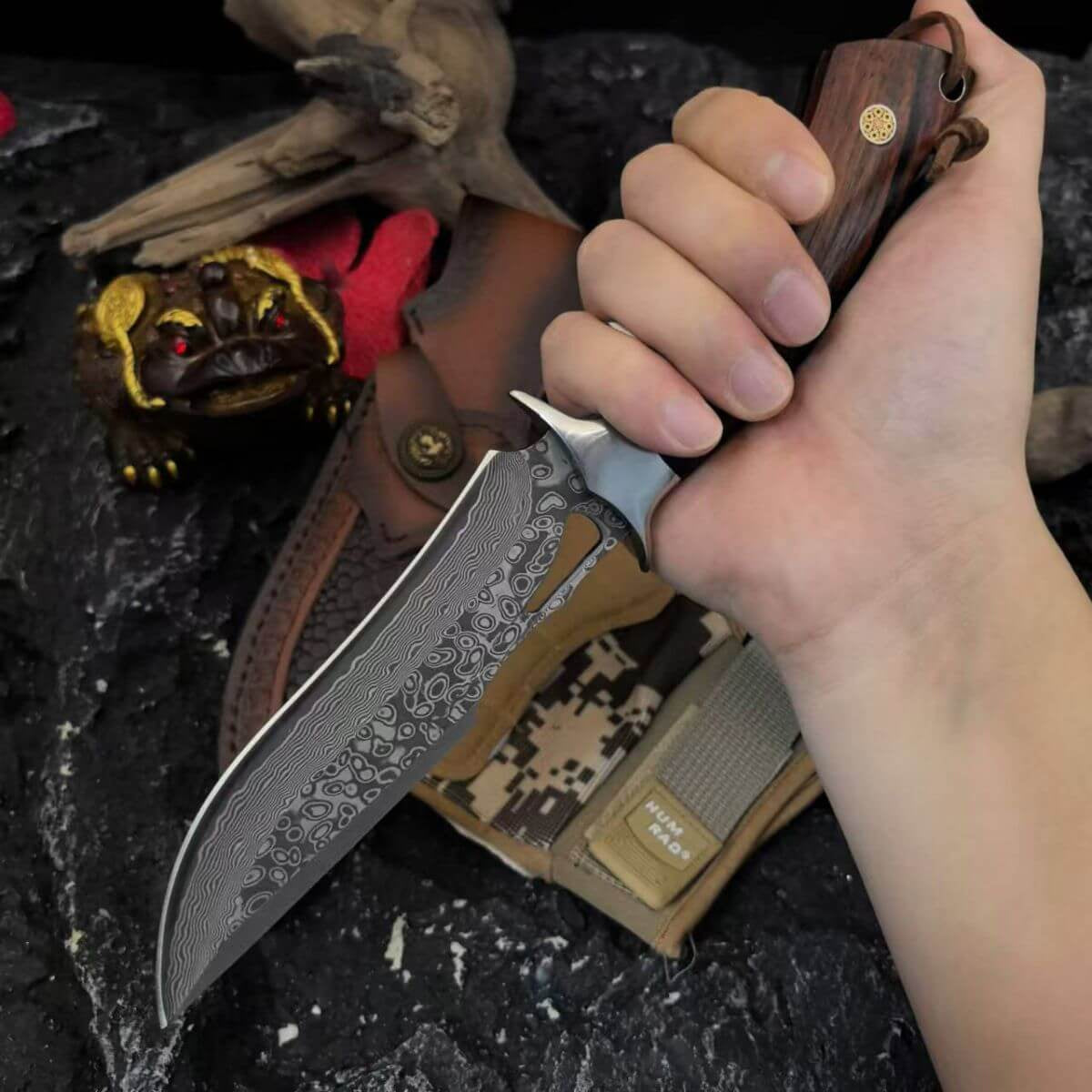 Damascus Steel Fixed Blade Knife Outdoor Survival Knife for Men